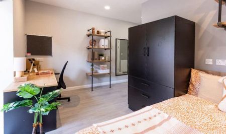 1 bedroom in a flat share to rent - Photo 4