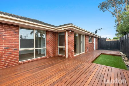 FULLY RENOVATED 3 BEDROOM REAR TOWNHOUSE - Photo 2