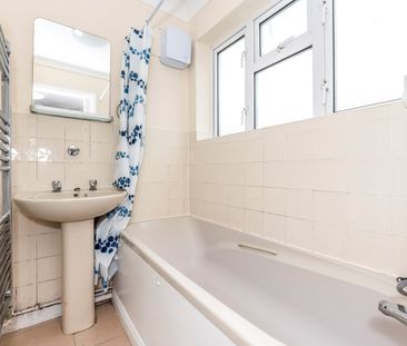 End Of Terrace House to rent - Charles Street, Greenhithe, DA9 - Photo 5