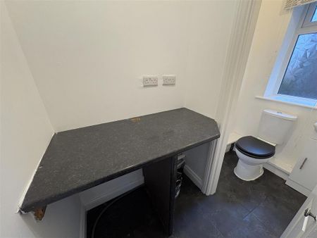 3 bedroom semi-detached house to rent - Photo 5