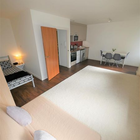 Hill House, Bournemouth BH1 - Photo 3