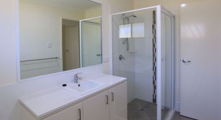 Spacious & Modern Family Home in Pimpama! - Photo 4