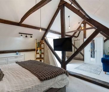 Fantastic, renovated one bedroom maisonette apartment. - Photo 3