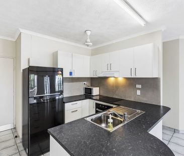 NEAT UNIT IN QUIET COMPLEX CLOSE TO SHOPS - Photo 6