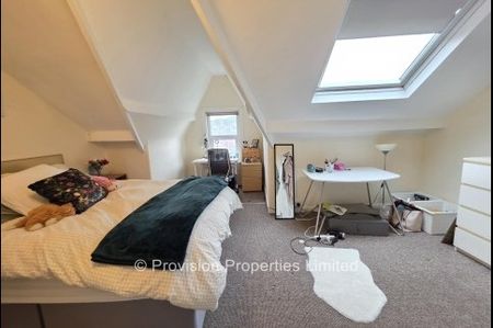 8 Bedroom House Brudenell Road - Photo 5