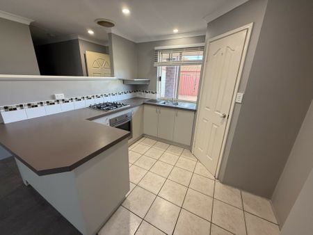 Spacious & Private Home with Easy-Care Yard - Close to Everything! - Photo 2