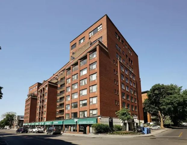 Westmount Place | 200 Kensingon, Westmount - Photo 1