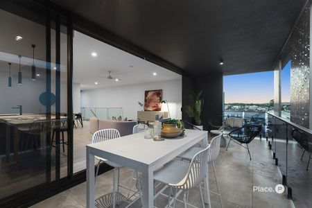 Boutique Luxury Redefined in One of New Farm’s Most Iconic Buildings – ‘Zahra’ - Photo 3