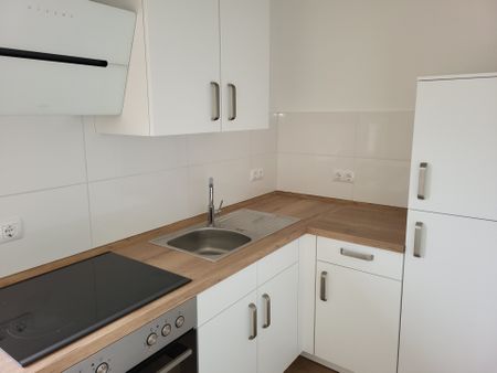 Renovierte 3 Zimmerwohnung mit schicker Einbauküche in zentraler Lage in Welschneudorf! - Photo 2