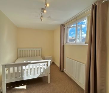 12 Bedroom Student Home – Llanbleddian Gardens - Photo 3