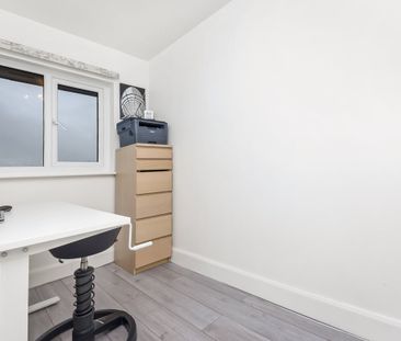 2 Bed Flat, Hardcastle Close, CR0 - Photo 4