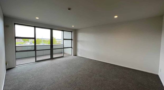 Lovely 2 bed apartment in Flat Bush - Photo 1