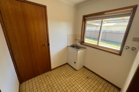 LOVELY 3 BEDROOM HOME! - Photo 3