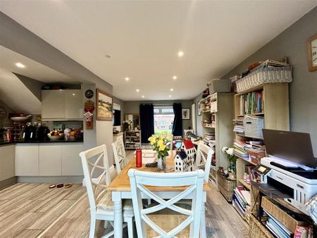 3 bedroom terraced house to rent - Photo 3