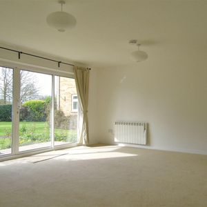 Hawthorn Close, Chichester - Photo 2