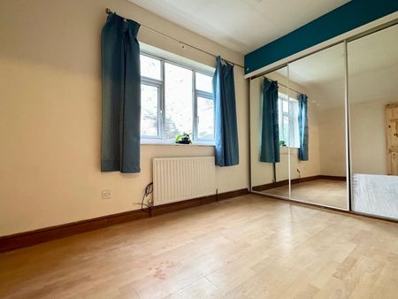 3 bedroom House To Let - Photo 3