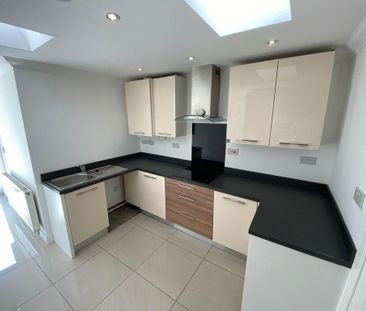 2 bedroom terraced house to rent - Photo 3