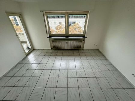 schön geschnittene 3 Zimmer Wohnung mit Balkon In Ludwigshafen Mitte - Photo 2