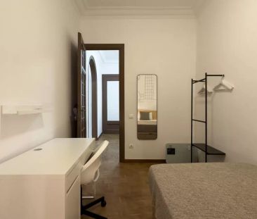 Room in a shared 7-bedroom apartment for rent in Sant Pere Santa Caterina i la Ribera. Professionals and students only. - Foto 1