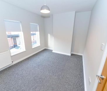 18 Hollycroft Avenue, Belfast, BT5 5JE - Photo 4