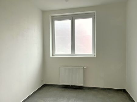 Ruim appartement met 3 slaapkamers, terras en autostaanplaats. - Foto 5