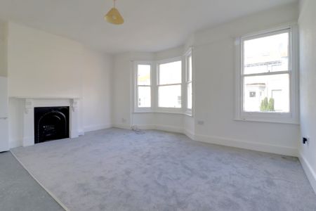 Top Flat, 68 Queens Park Road, Brighton, East Sussex - Photo 3