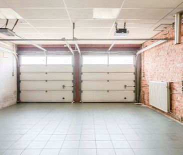 Woning te huur in Sint-Amandsberg voor € 1.975 met 5 slaapkamers - Foto 2