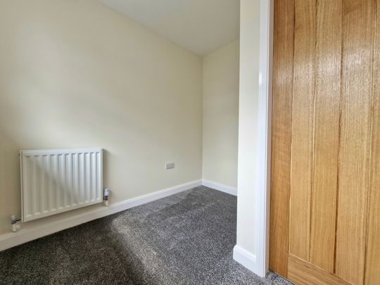 3 bedroom semi-detached bungalow to let - Photo 1