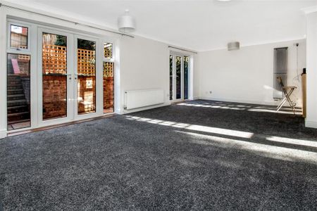 4 bedroom detached house to rent - Photo 3