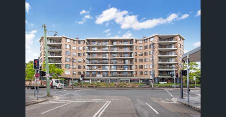 SUNDRENCHED, CITY SKYLINE VIEWS - LEVEL 6 - BEACHSIDE APARTMENT - Photo 3