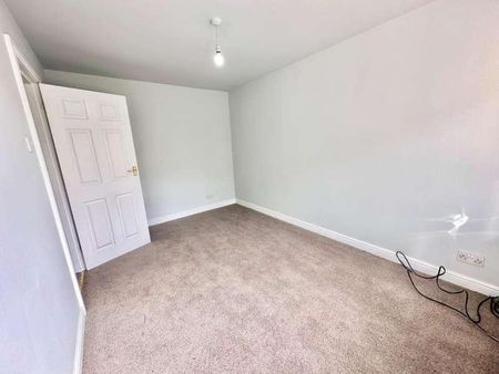 Brookdale Bank, Milnsbridge, Huddersfield, HD3 - Photo 3