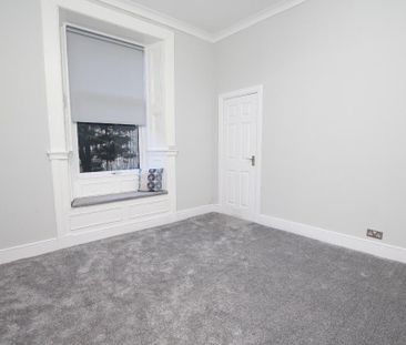 2 bedroom ground floor flat to rent - Photo 2