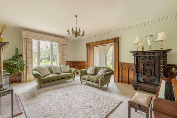 Immaculately presented and extended country house in stunning parkland setting. - Photo 1