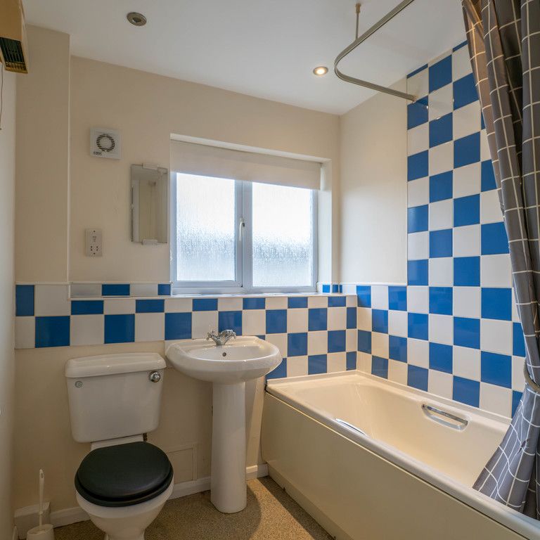 2 bedroom apartment to let - Photo 1