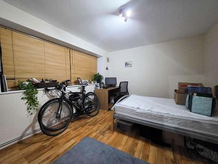 Hope Lodge, High Road, South Woodford, London, E18 - Photo 3