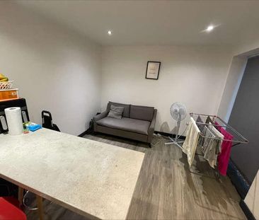 Large Studio - Central Luton - Furnished - Spring Place, LU1 - Photo 4