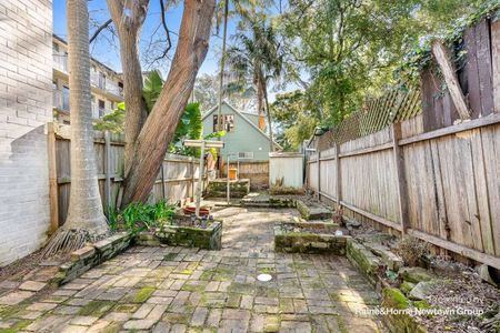 Character 2 bedroom home in fabulous location - Photo 3