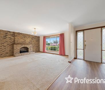 SPACIOUS FAMILY HOME WITH STUNNING VIEWS - GARDENER INCLUDED IN RENT - Photo 1