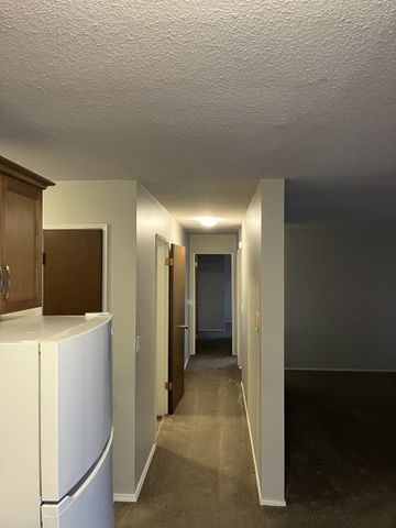 Cozy 2-Bedroom, 1 -Bath Apartment - Photo 3