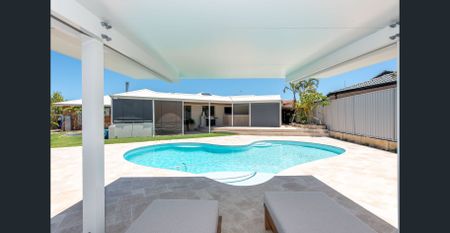 STUNNING FAMILY HOME LOCATED IN A QUITE CUL-DE-SAC! - Photo 5