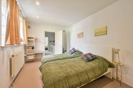 2 bedroom end of terrace house to rent - Photo 3