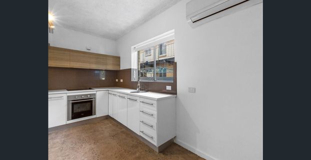 Modern 1- Bedroom Apartment in Prime Inner-City Location - Photo 1