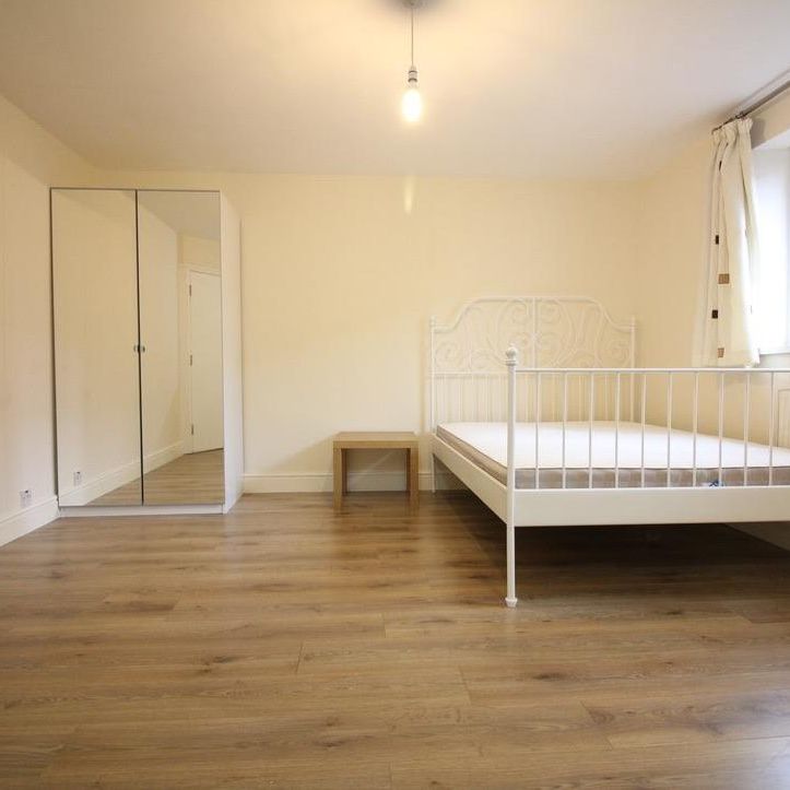 Hanworth Road, Hounslow - Photo 1