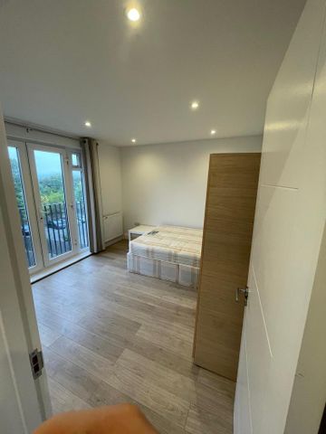 3 bedroom flat to rent - Photo 2