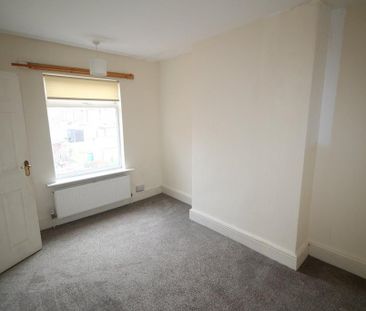 2 bedroom end of terrace house to rent - Photo 2
