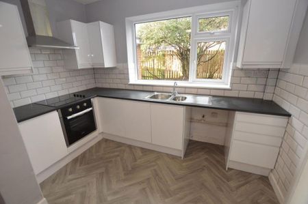 3 bedroom semi-detached house to rent - Photo 5