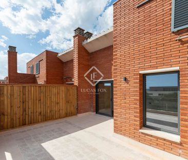 4 bedroom luxury Villa for rent in Gavà, Spain - Photo 1