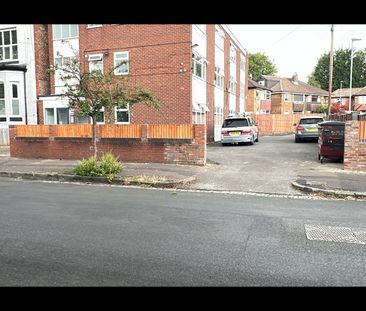 Studio Flat, Brook Road, M14 - Photo 6