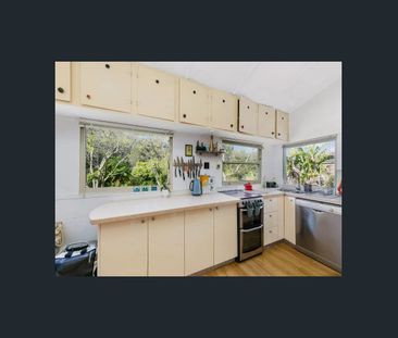 Charming Federation Residence in Quiet Cul-de-Sac Location - Photo 2