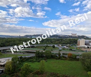 Zrekonštruovaný a zariadený 3 izbový byt s loggiou na začiatku Petr... – Fotografia 3